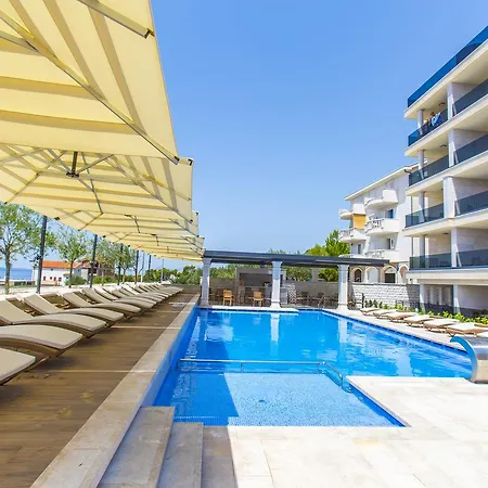 Luxury Апартаменты 4*