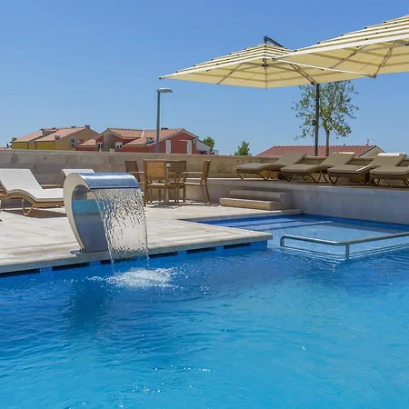 Luxury Апартаменты 4*