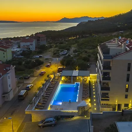 Luxury Апартаменты 4*