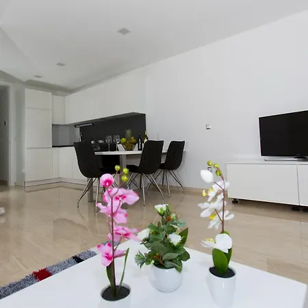 Luxury Apartamento 4*